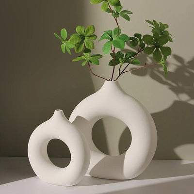 Imitation Keramik Vase mit Donut-Muster – Weiße Dekoration für Blumen und Schreibtisch