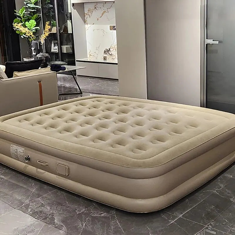 Luxuriöse 2-Personen Luftmatratze mit eingebauter Pumpe für Camping & Glamping